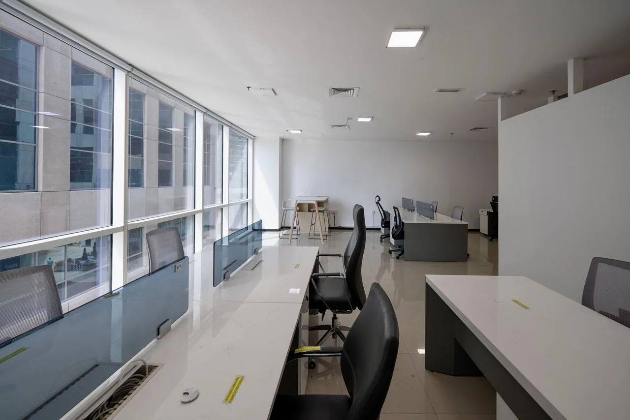 Vacant | Spacious Office | 4 Parkings — 2