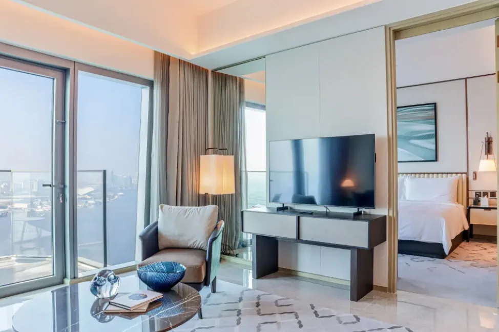 Beautiful Sea View, Luxury Living, Spacious Layout — 3