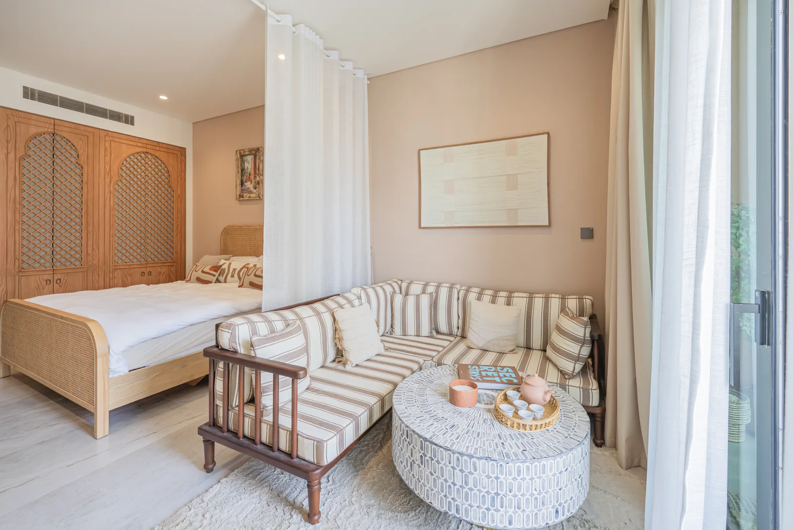 Luxurious Studio, Burj Khalifa View, Prime Location — 3
