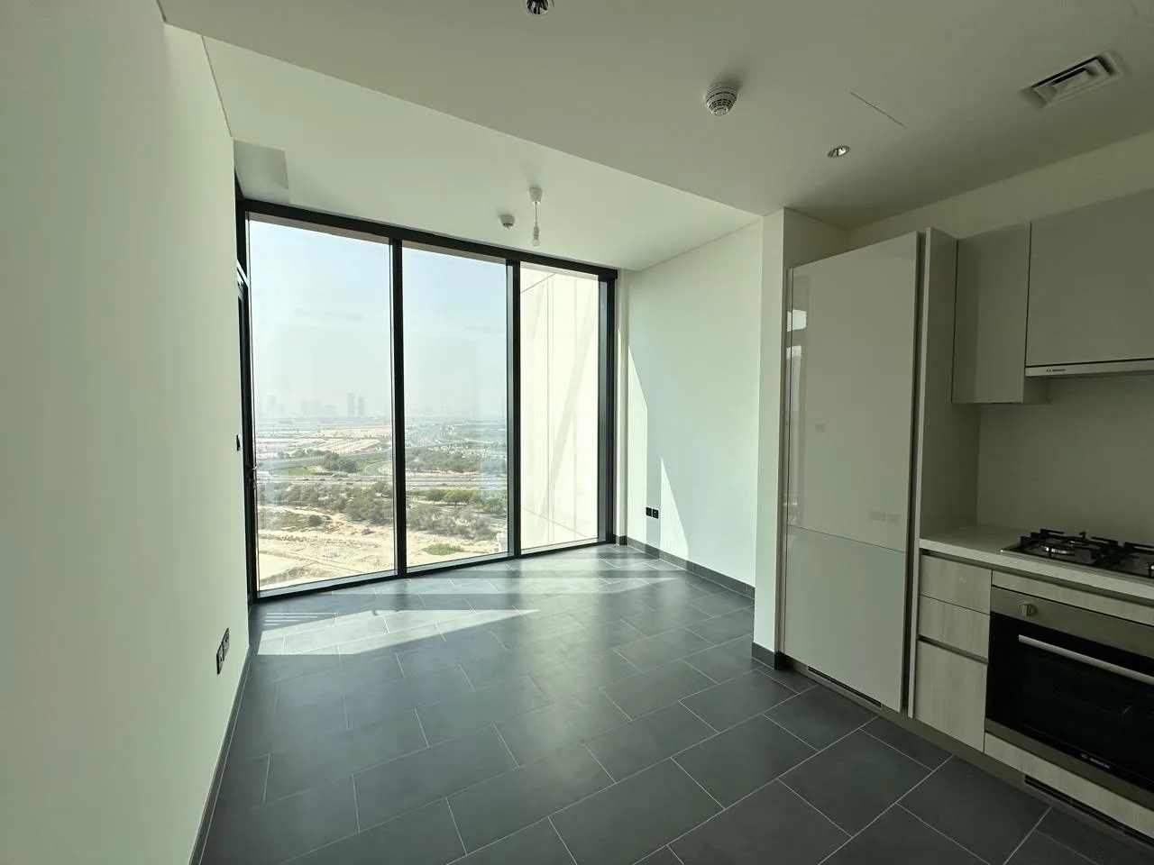 High Floor | Downtown View | Multiple Cheques — 3