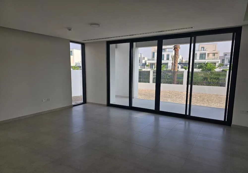 Ready to Move | Facing Amenities | Private Garden — 4