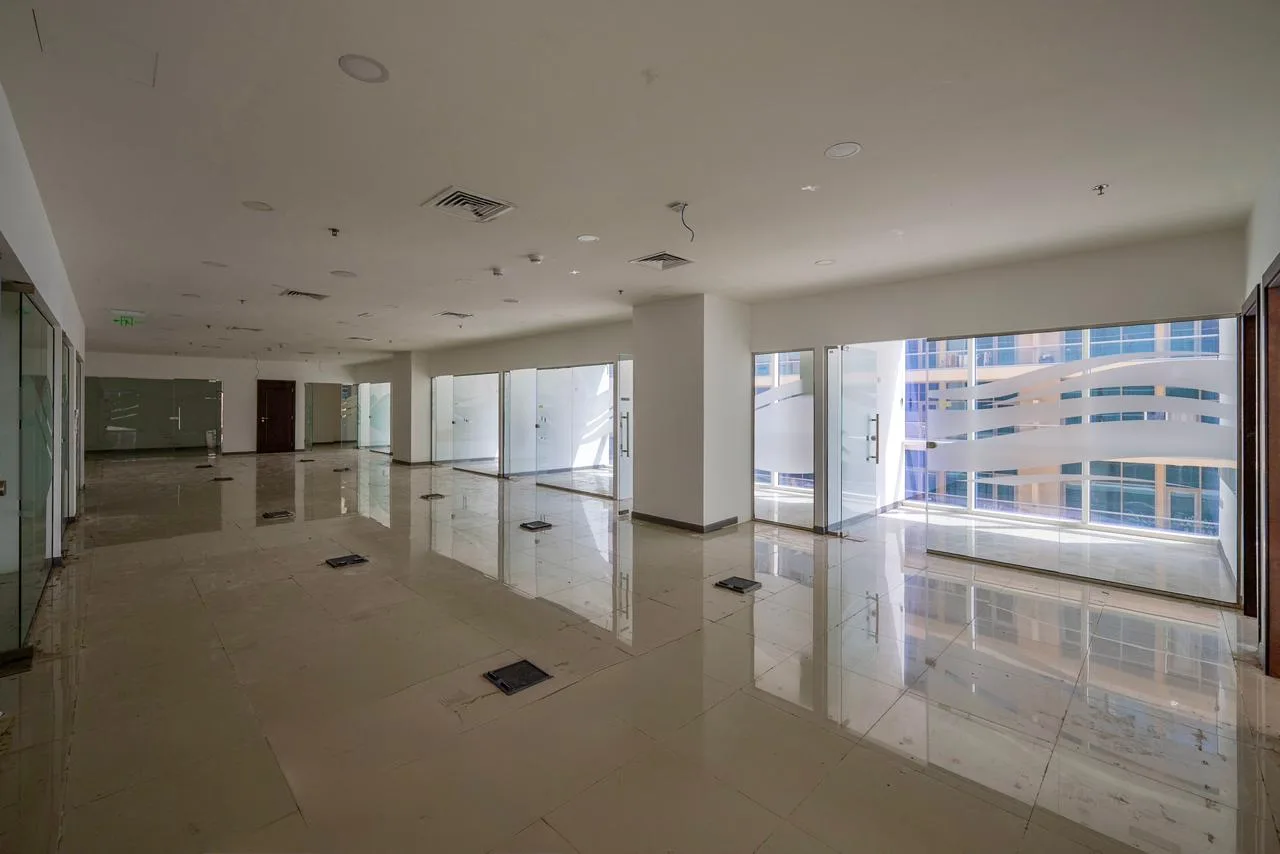 Prime Location | 8 Parkings | Spacious Office — 3