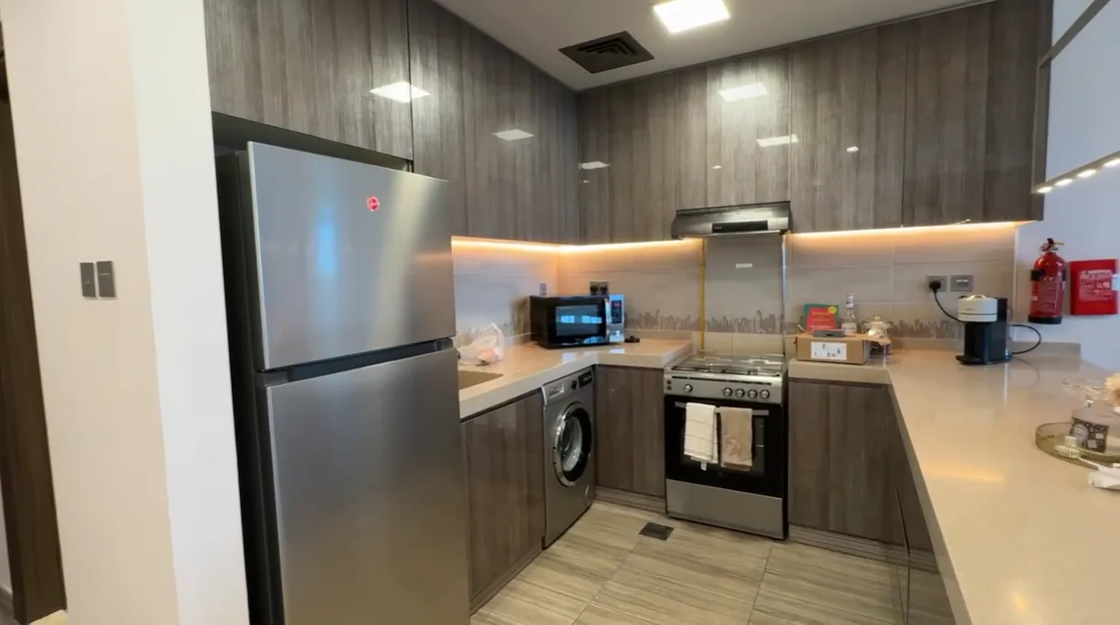 MID FLOOR | NEAR METRO | READY TO MOVE IN — 4