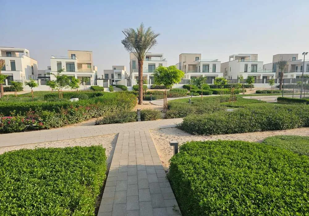 Ready to Move | Facing Amenities | Private Garden — 3