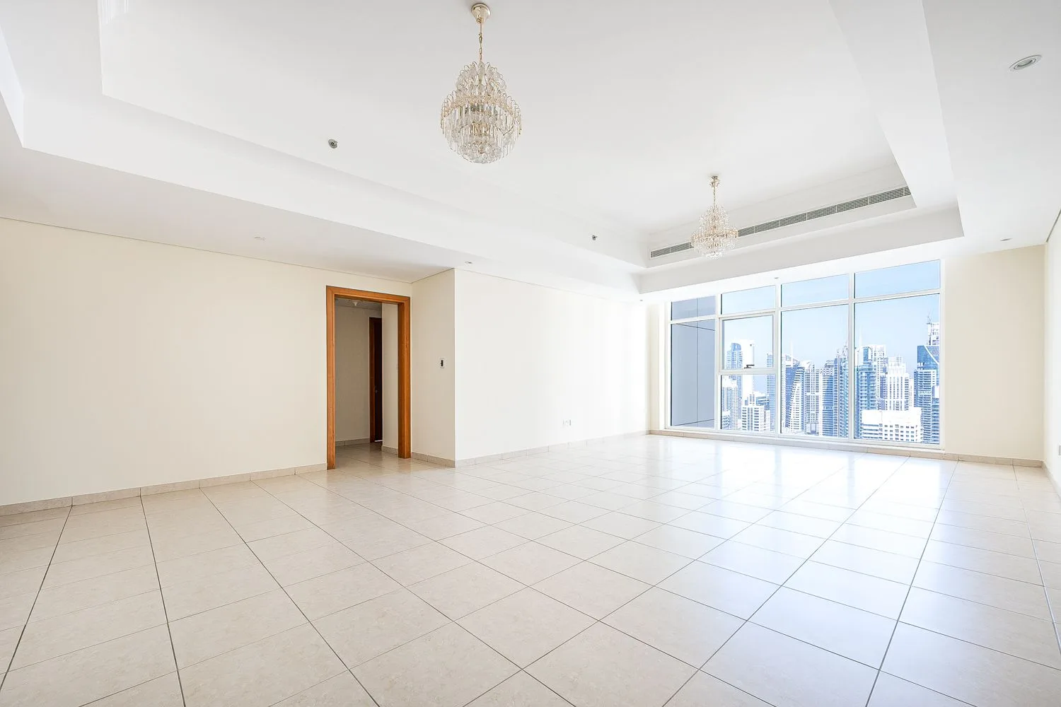 Large Layout, Close to Metro, High Floor — 4