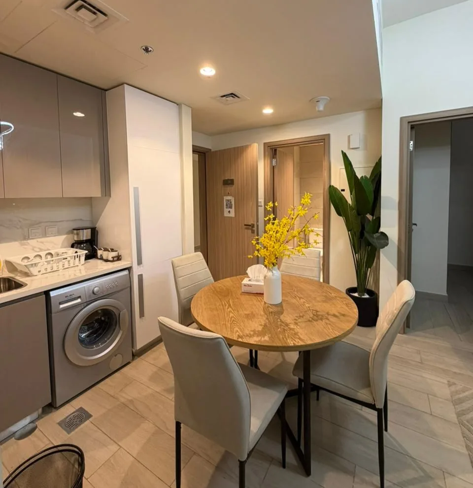 Fully Furnished 2BR | Lagoon View | High Floor — 4