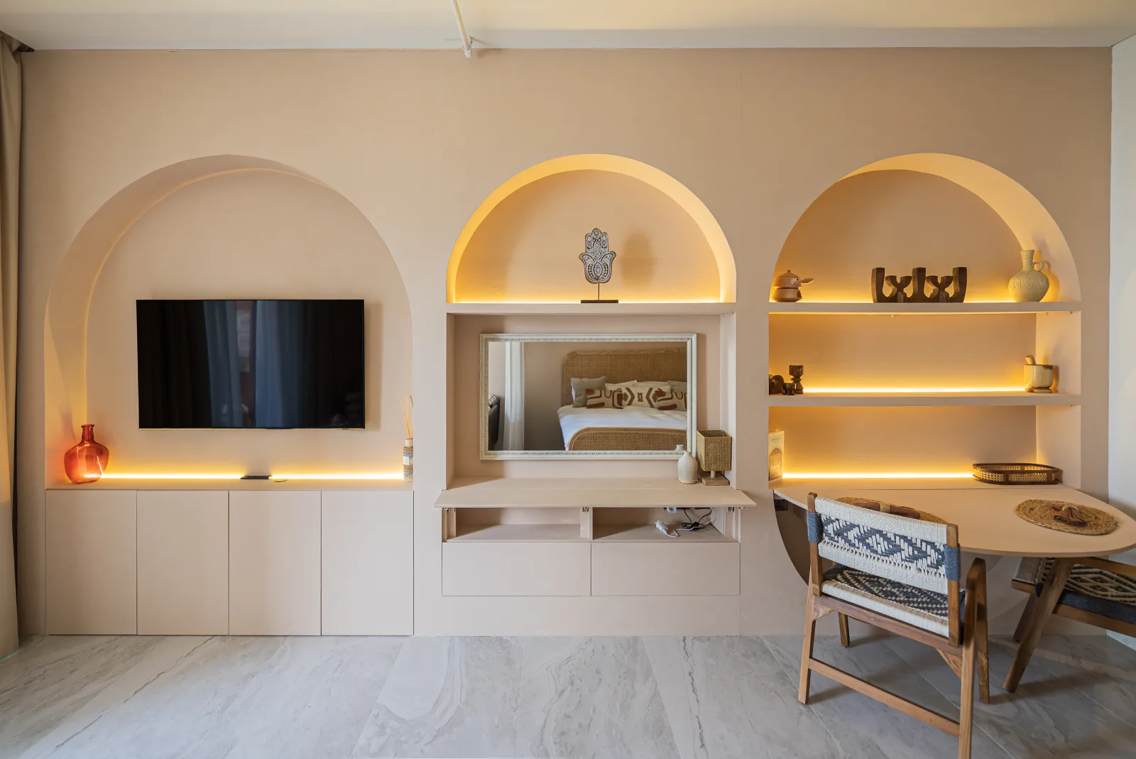 Luxurious Studio, Burj Khalifa View, Prime Location — 4