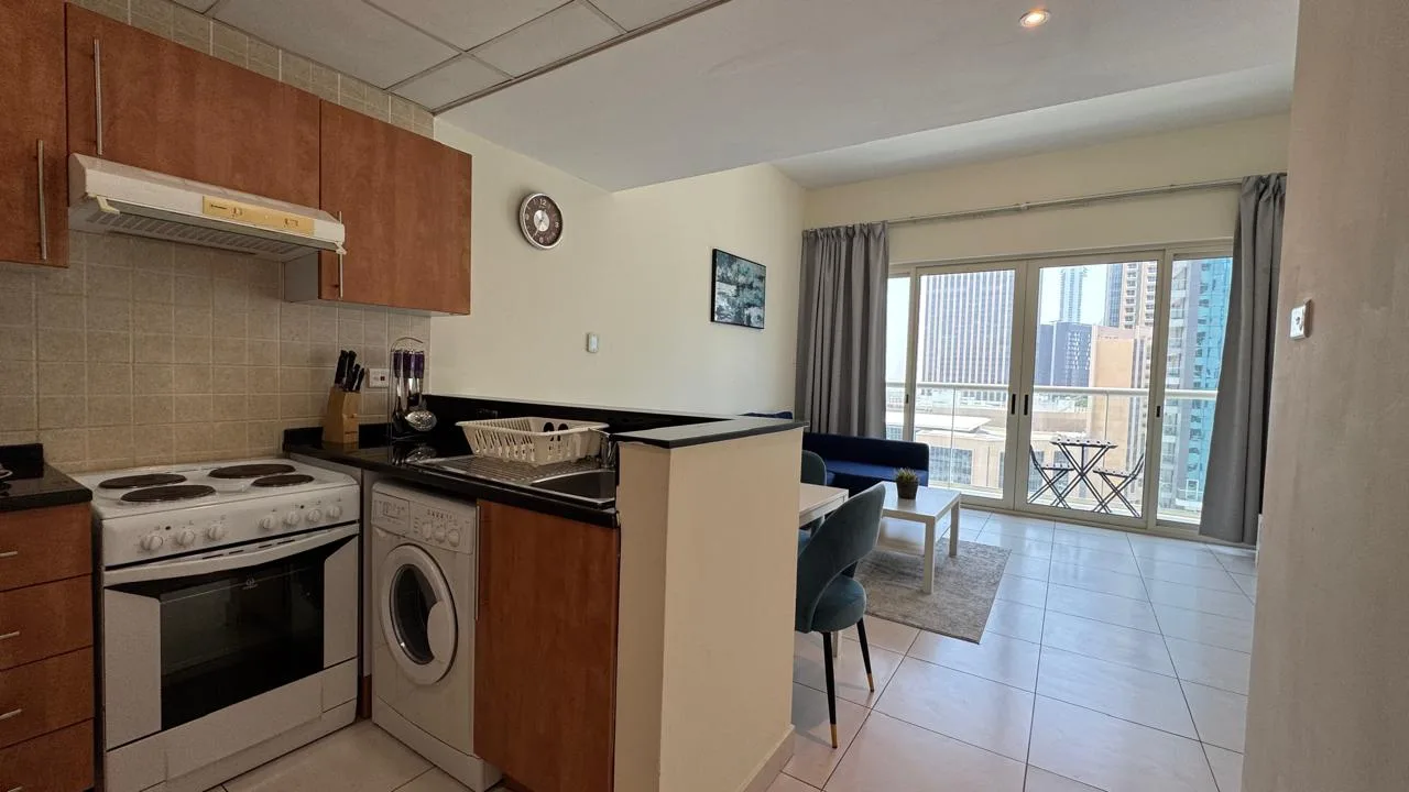 Spacious 1BR | SZR View | 5mins from Metro — 3