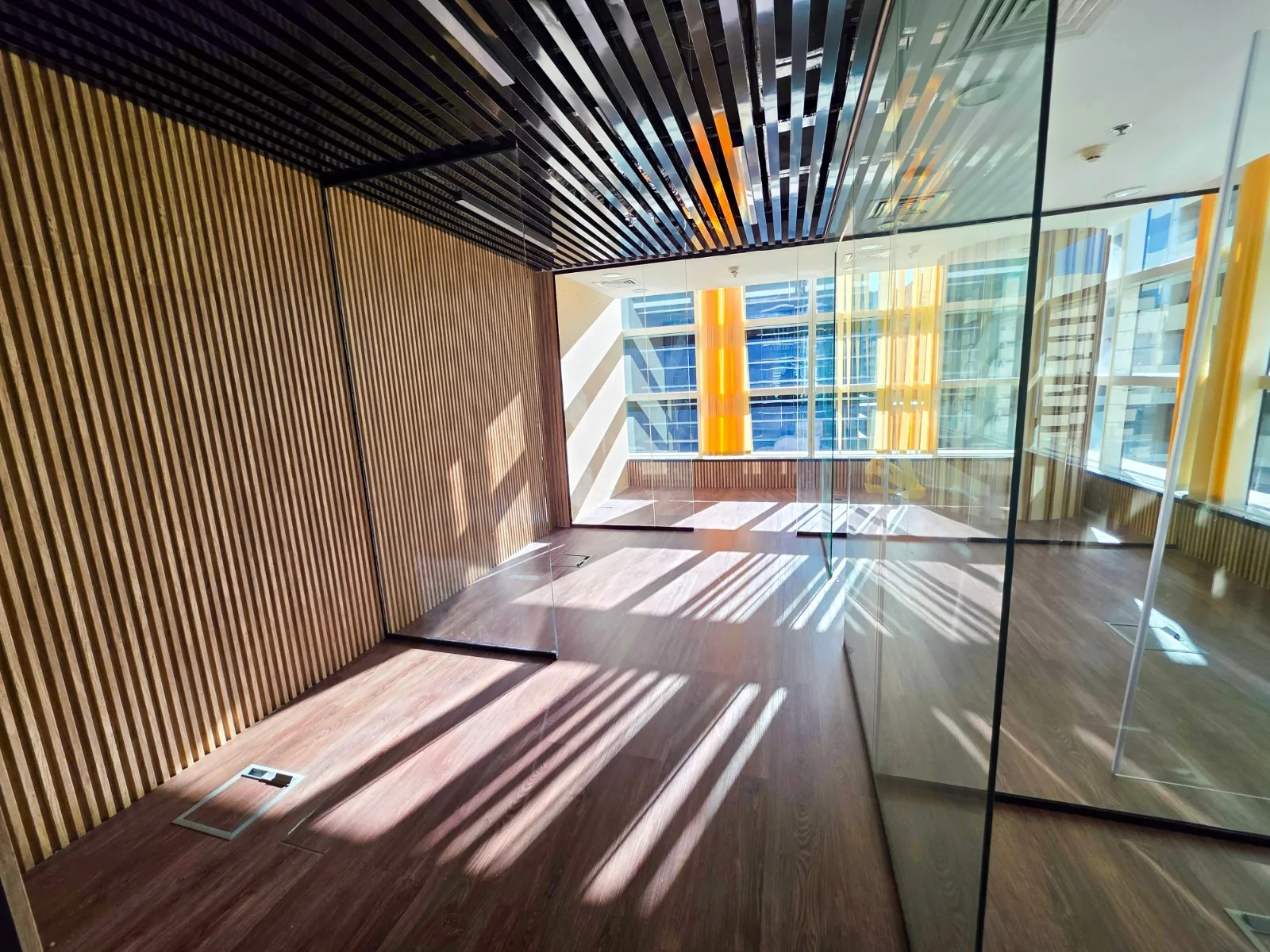 Close to Metro | Glass Partitions | Vacant — 3