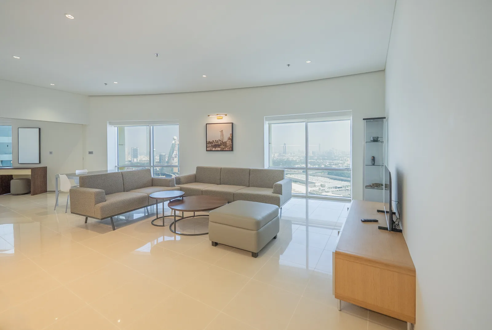 Chiller Free | Prime Location | Close To Metro — 2