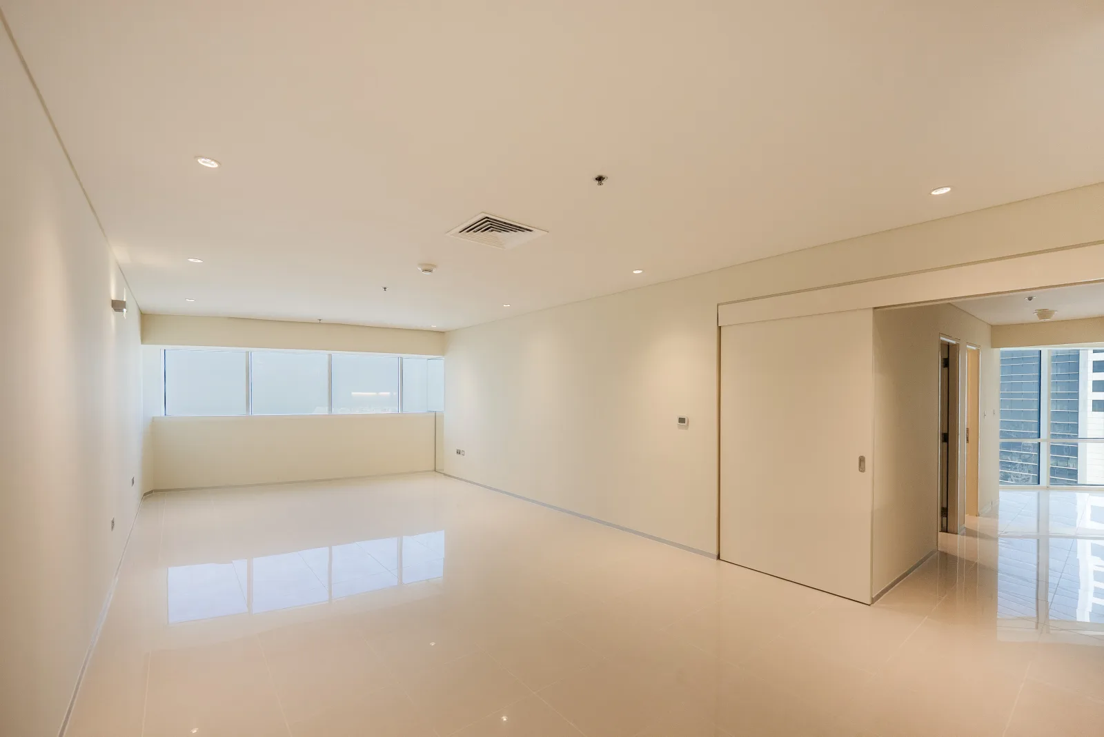 Chiller Free | Sea View | Close To Metro | Vacant — 3