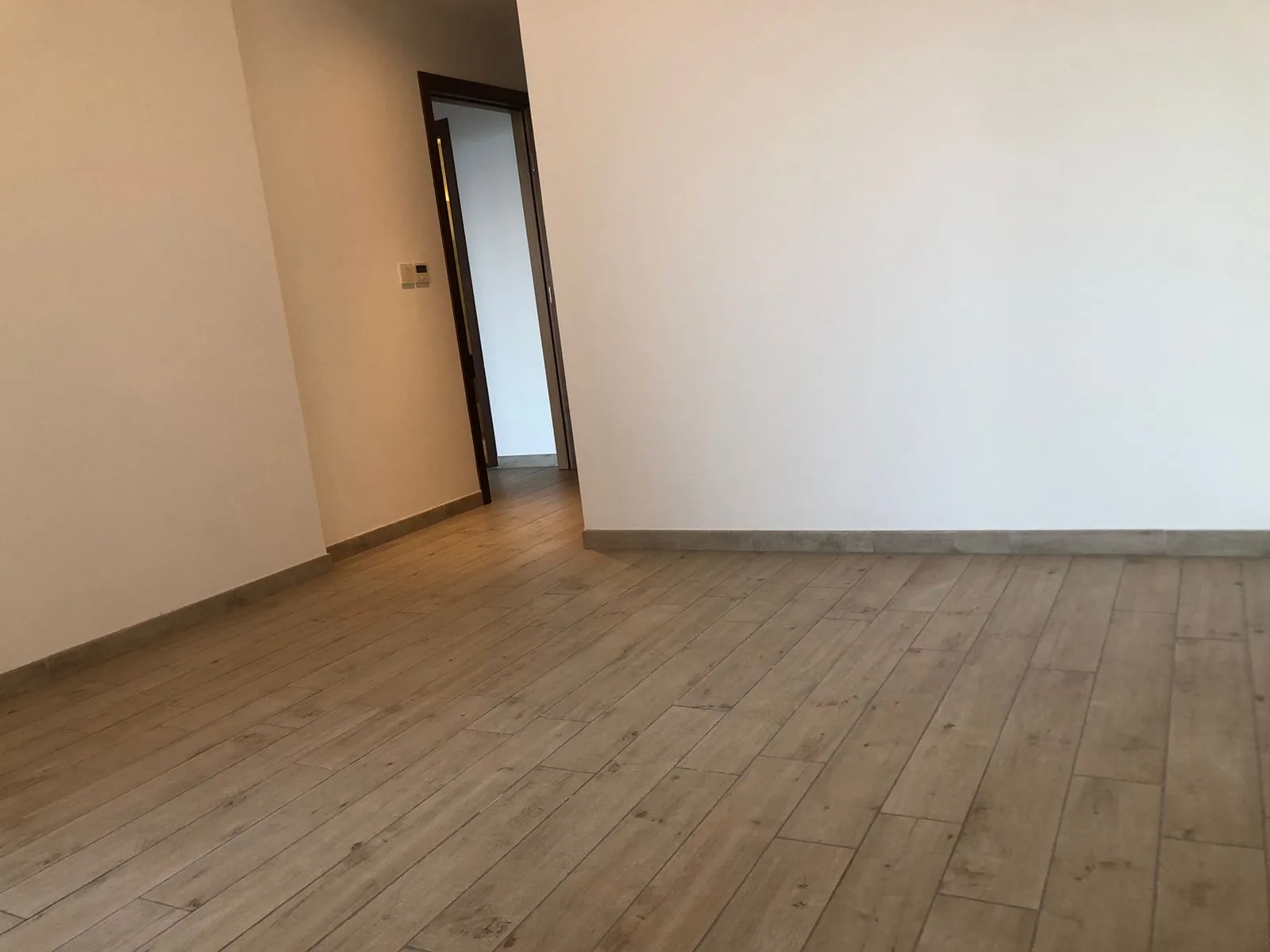 Prime Location | Bright Unit | Fitted Kitchen — 3