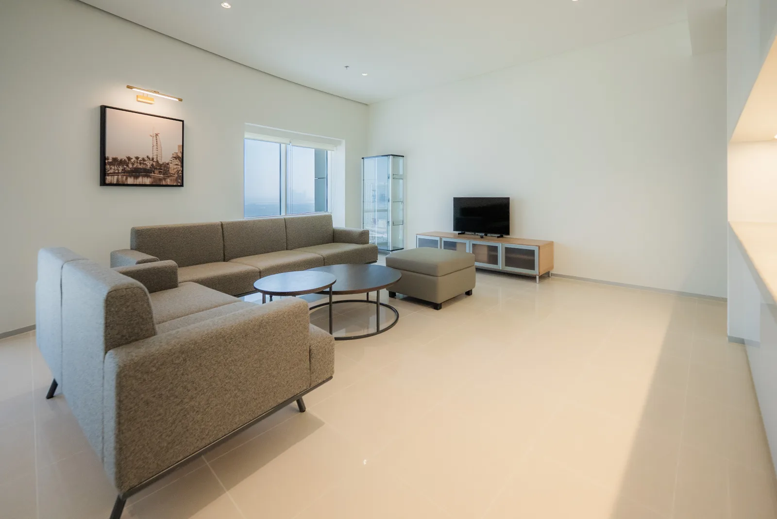 Chiller Free | Prime Location | Close To Metro — 4