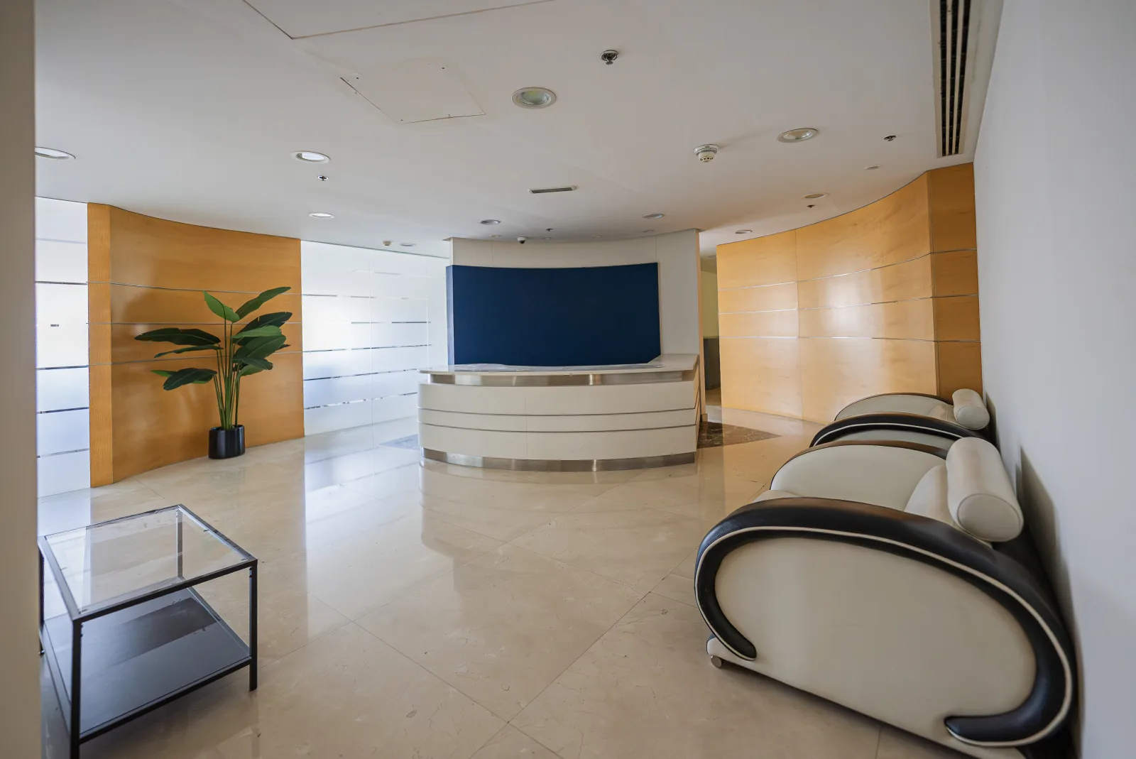 Close to Metro | Fitted Office | Prime Location — 4