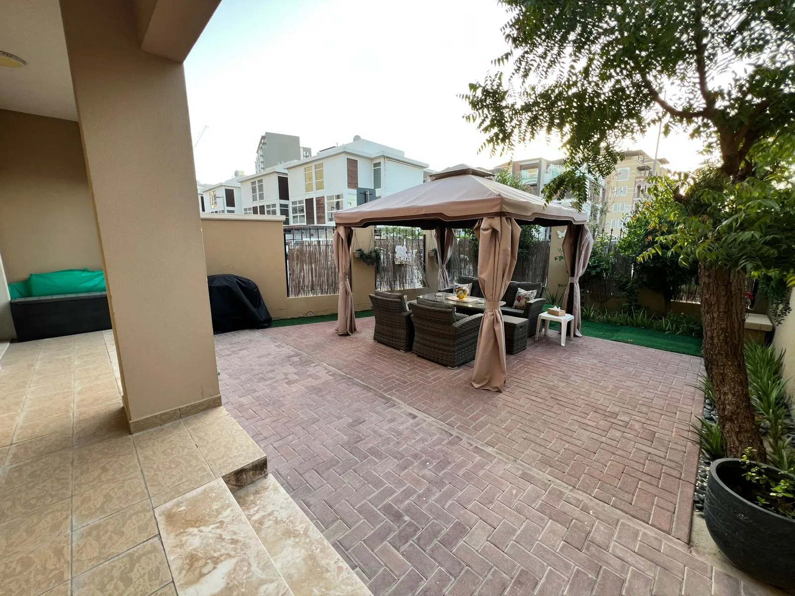 UNFURNISHED 3BR+M | PRIVATE GARDEN | CORNER UNIT — 4