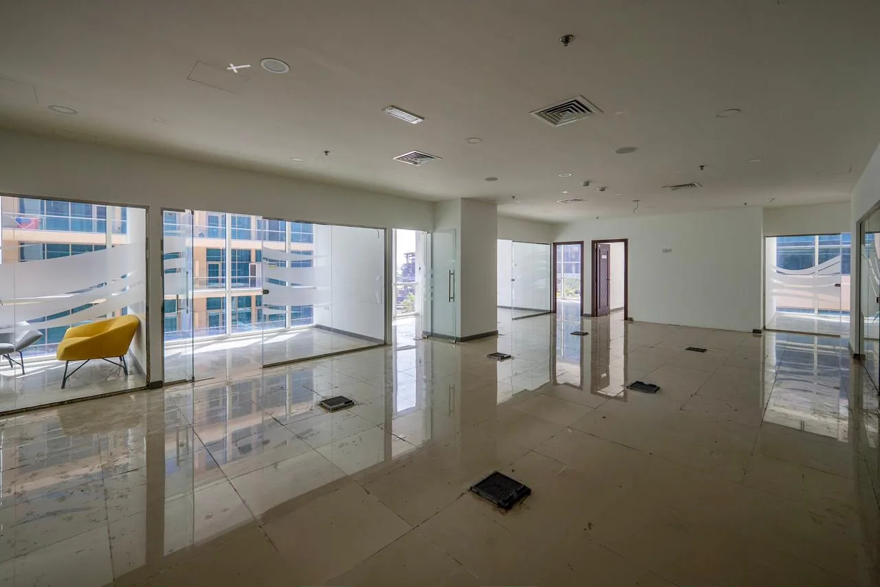 Prime Location | 8 Parkings | Spacious Office — 2