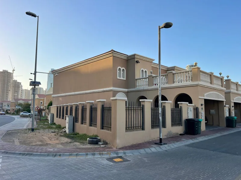 UNFURNISHED 3BR+M | PRIVATE GARDEN | CORNER UNIT