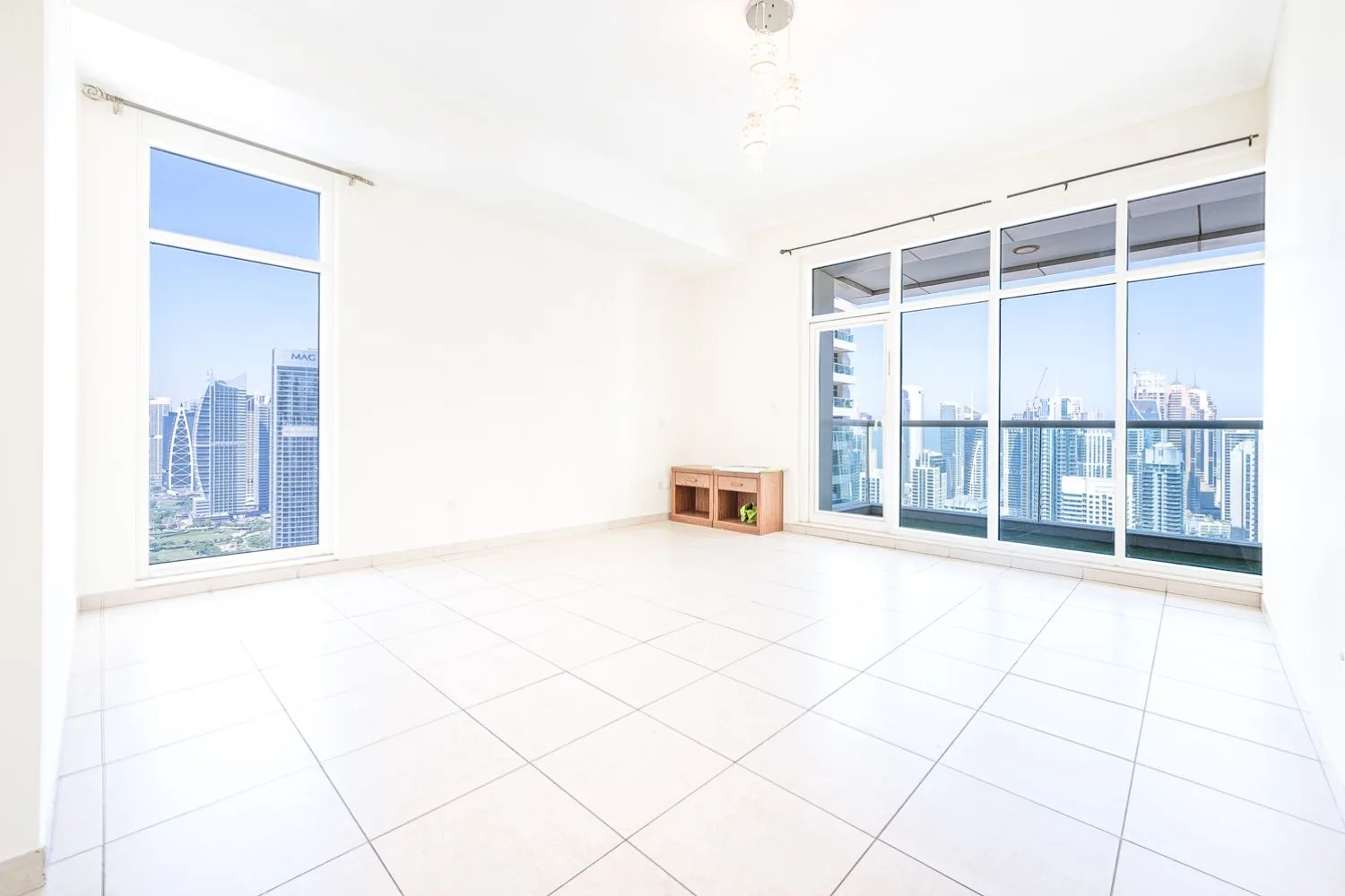 Large Layout, Close to Metro, High Floor — 3