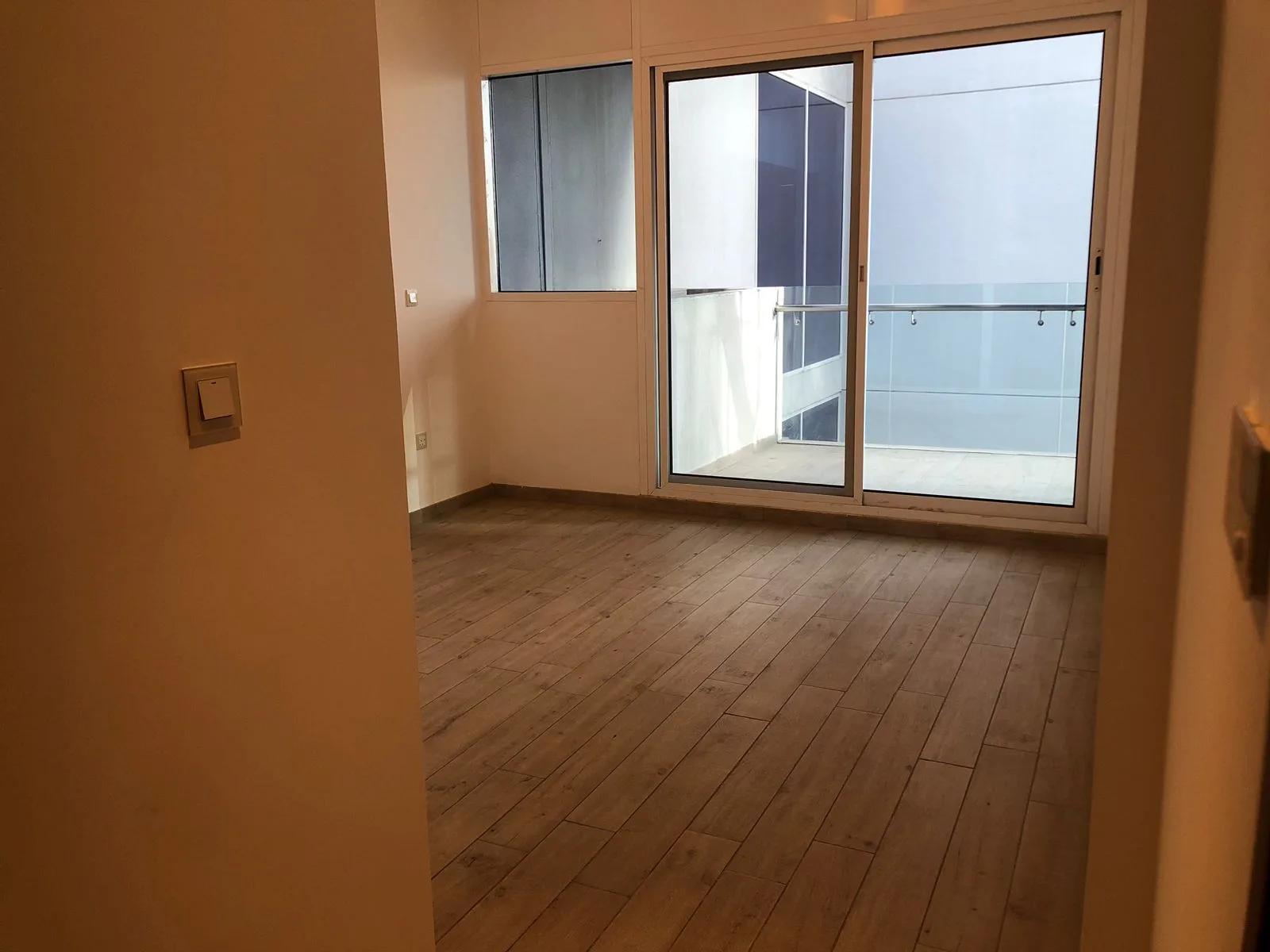 Prime Location | Bright Unit | Fitted Kitchen — 2