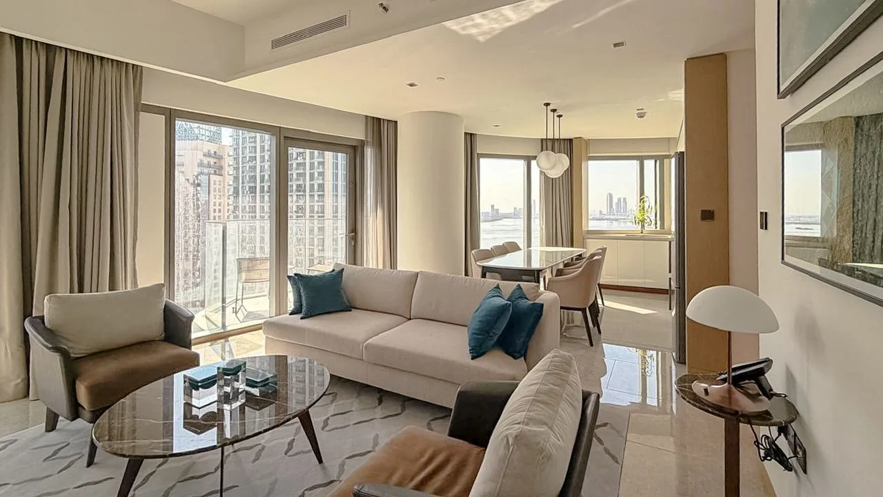 Fully Furnished | Prime Location | Boulevard View — 2
